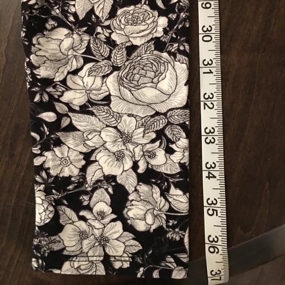 Soft floral leggings. - Picture 3 of 3